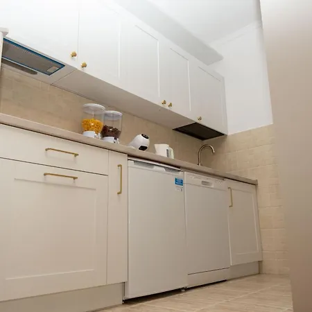 Apartment Ns *